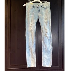 NWOT Machine Light Wash Distressed Jeggings